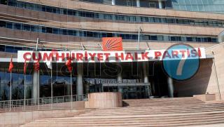 CHP Antalya binalarını ziyaretçiye kapattı