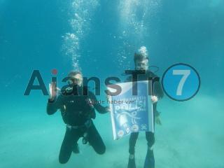 Antalya’da madde bağımlılığına karşı deniz altında pankart açıldı..