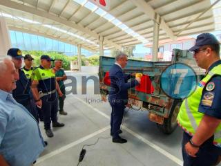 Antalya’da traktör sürücülerine reflektör dağıtıldı