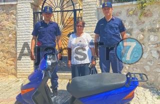 Antalya’da evin önünden motosiklet çalan iki kişi yakalandı..