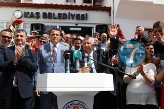 Kaş Belediye Başkanı Erol Demirhan görevi devraldı