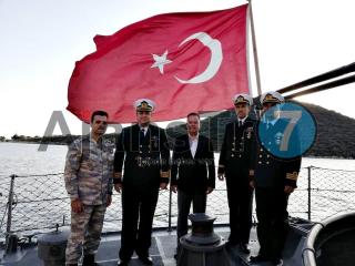 Askeri gemi Mustafa Ertuğrul için Kaş’a demirledi