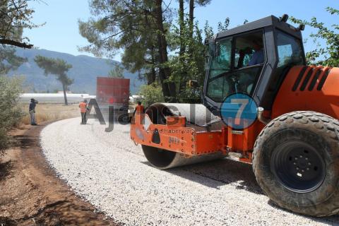 Kaş Kasaba’da asfalt serimine başlandı